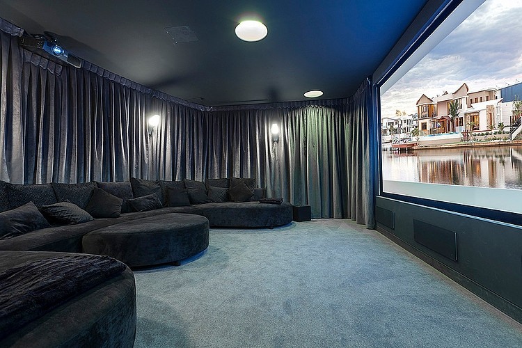 Central Beach House by Mark Gacesa