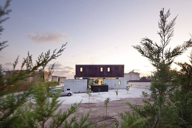 Andri & Yiorgos Residence by Vardastudio Architects
