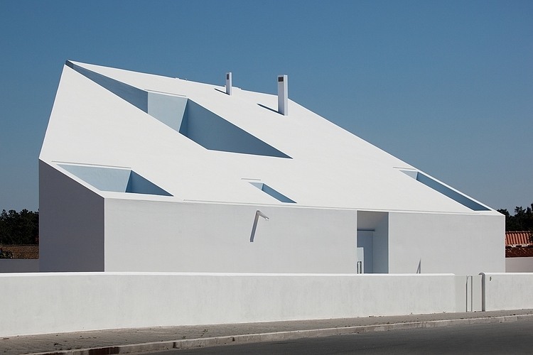 House in Possanco by ARX Arquitectos
