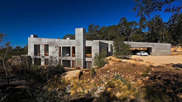 Toro Canyon Residence by Shubin + Donaldson Architects