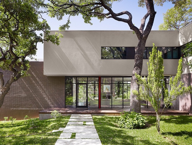 West Lake Hills Residence by Specht Harpman