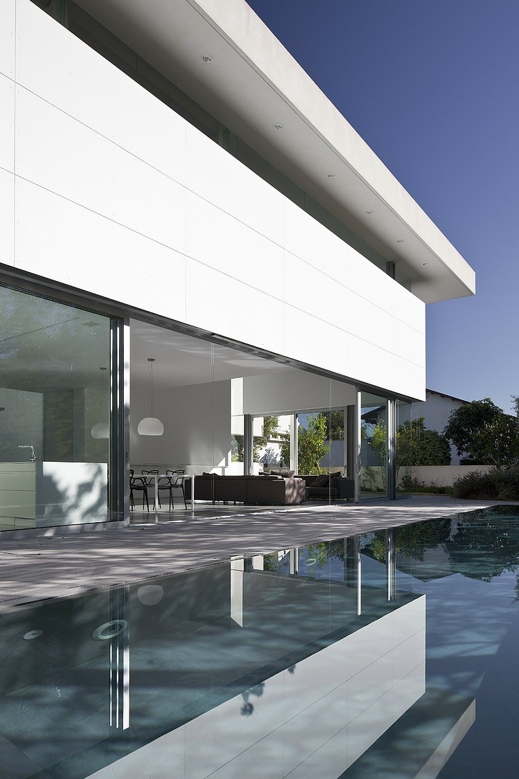 Afeka House by Pitsou Kedem Architects