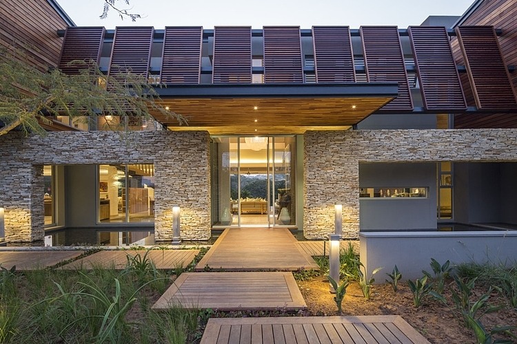 Albizia House by Metropole Architects