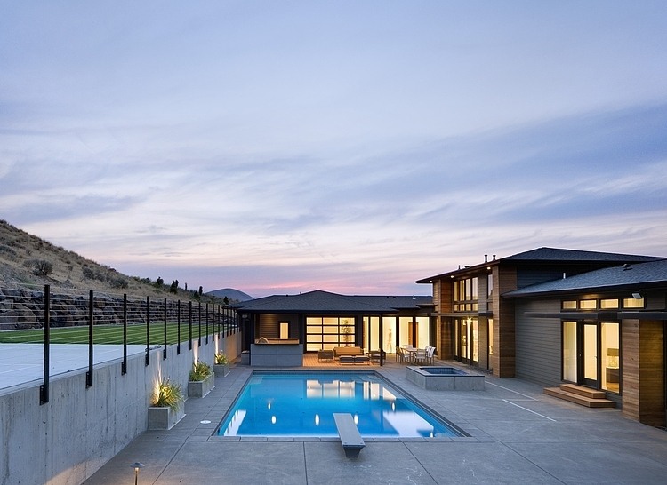 Badger Mountain House by First Lamp Architecture