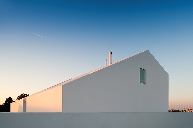 House in Possanco by ARX Arquitectos