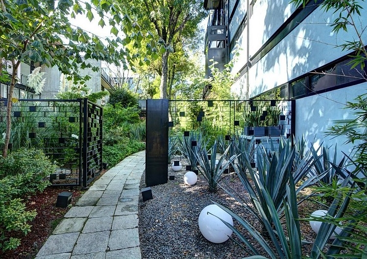 Alma Desnuda House by Hajj Design Less