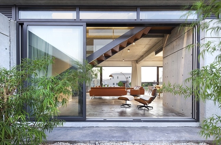 Andri & Yiorgos Residence by Vardastudio Architects