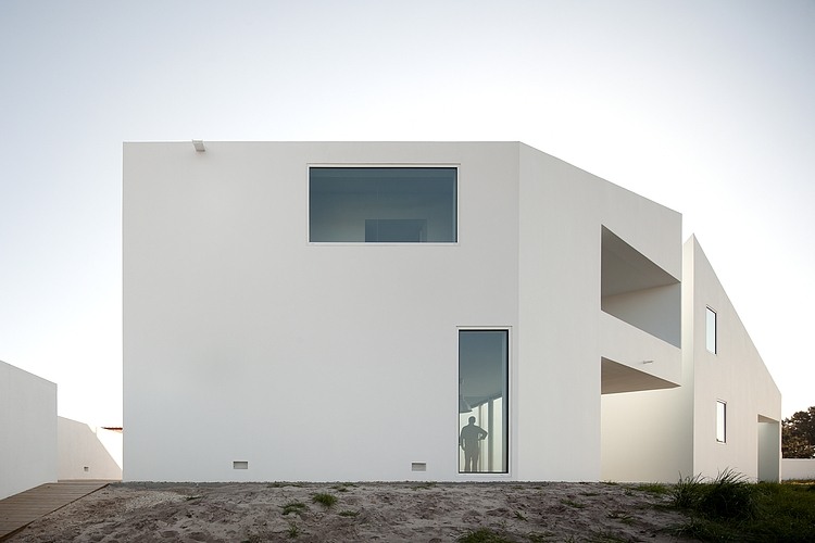House in Possanco by ARX Arquitectos