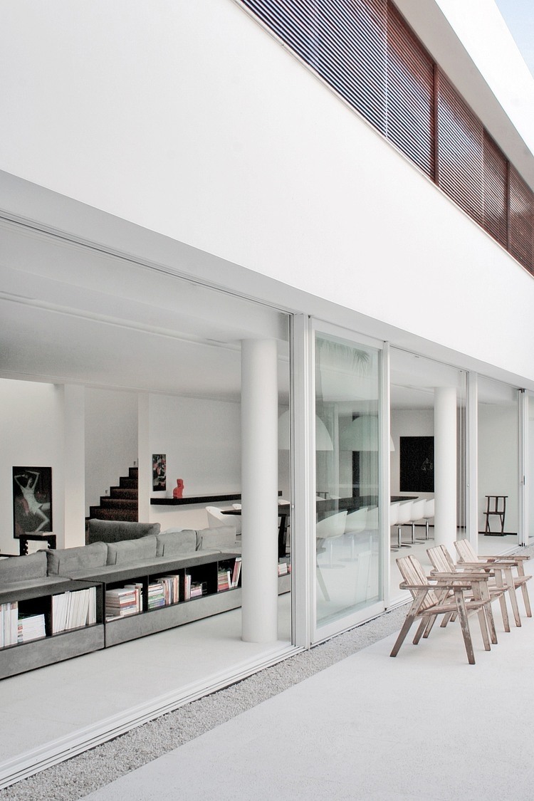 AS House by Studio Guilherme Torres