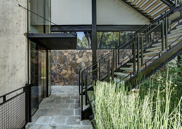 Alma Desnuda House by Hajj Design Less