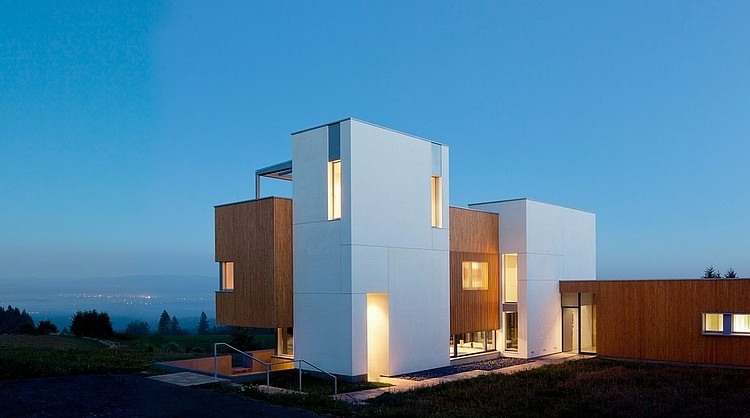 Karuna Residence by Hammer And Hand
