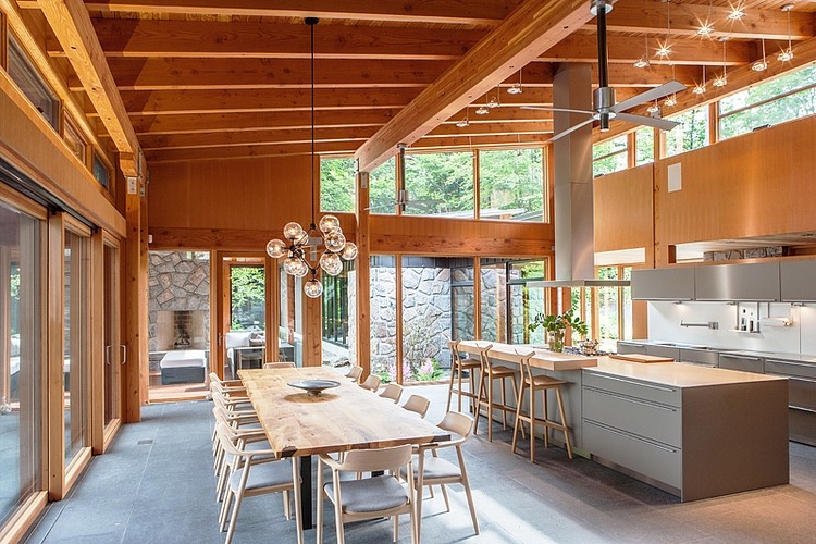 Muskoka Cottage by Christopher Simmonds