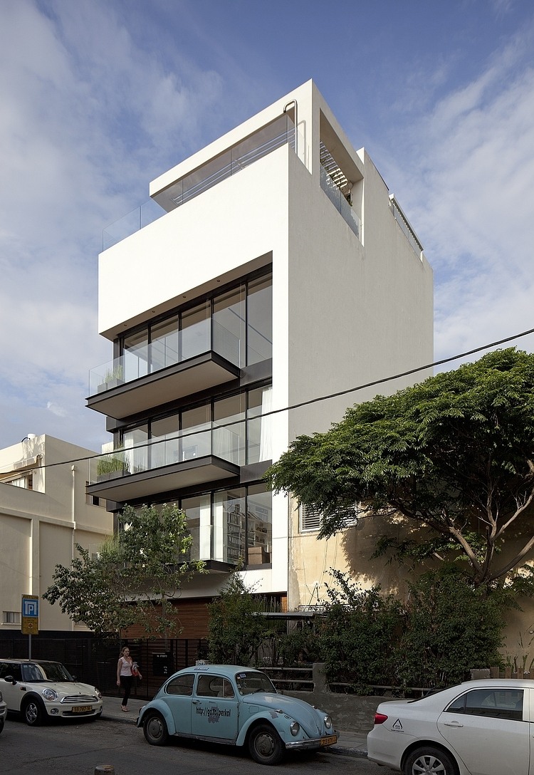 Tel Aviv Townhouse by Pitsou Kedem Architect