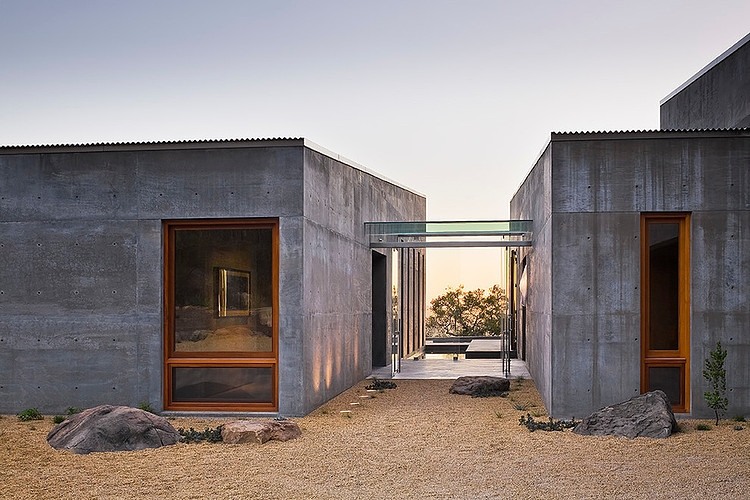 Toro Canyon Residence by Shubin + Donaldson Architects