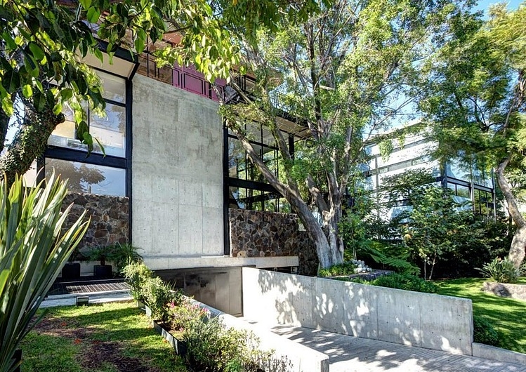 Alma Desnuda House by Hajj Design Less