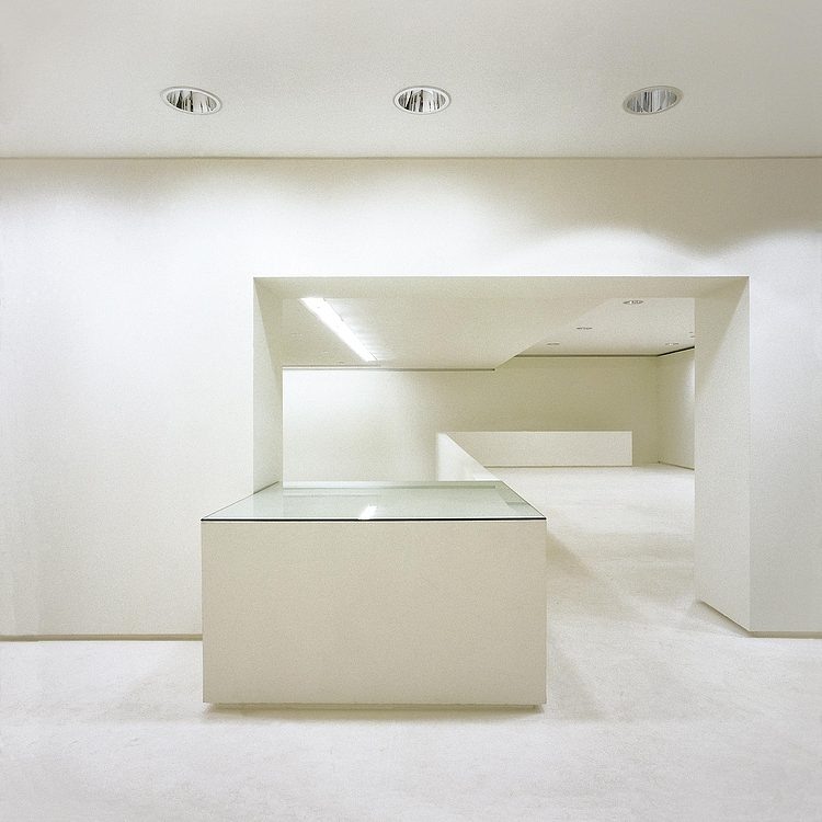 Galeria Mario Sequeira by Carvalho Araujo