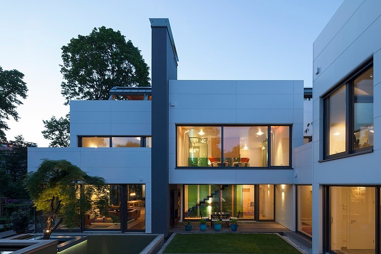 House in Berlin by Volker Wiese