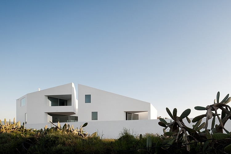 House in Possanco by ARX Arquitectos