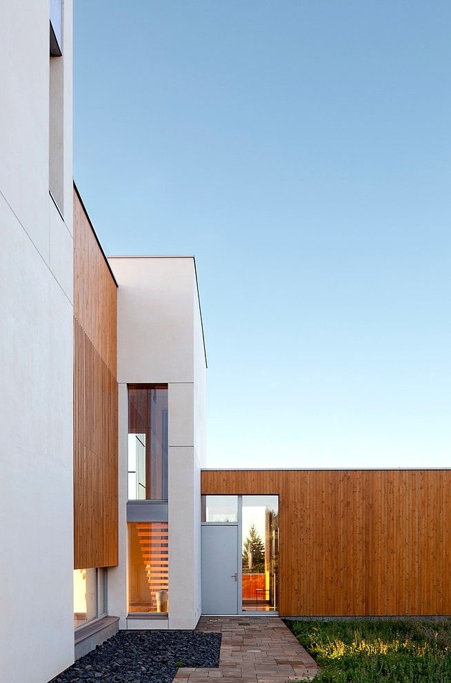 Karuna Residence by Hammer And Hand