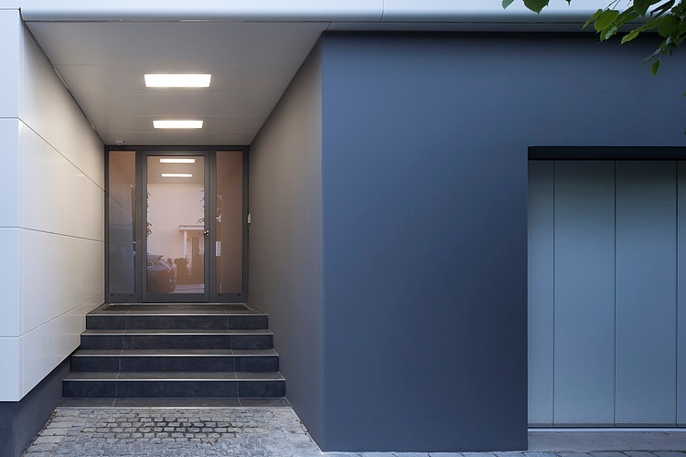 House in Berlin by Volker Wiese