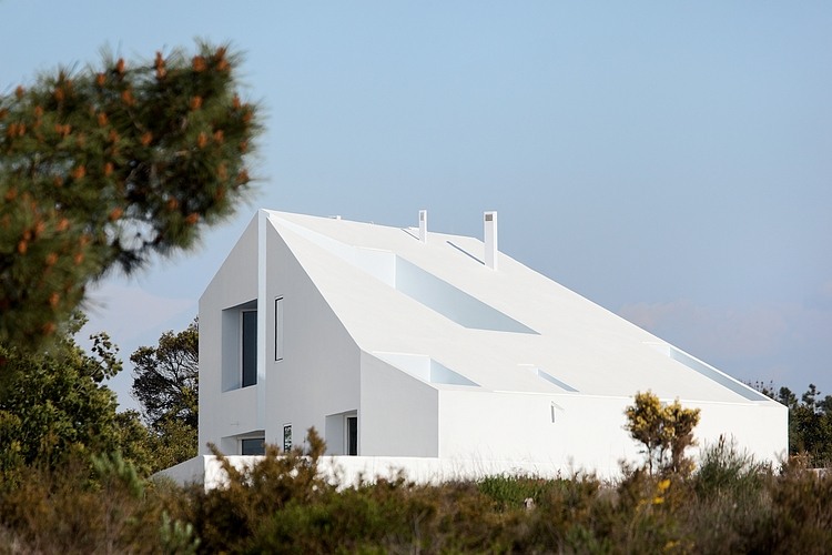 House in Possanco by ARX Arquitectos