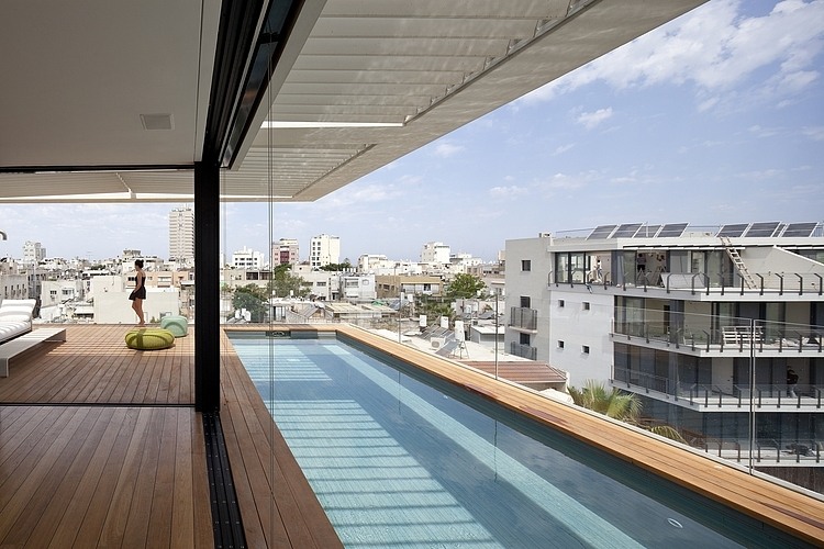 Tel Aviv Townhouse by Pitsou Kedem Architect