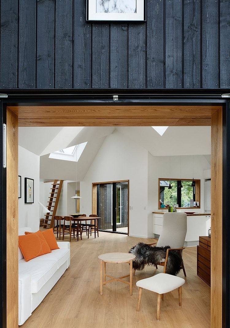 Village House by Powerhouse Company