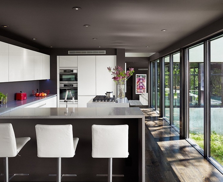 West Lake Hills Residence by Specht Harpman