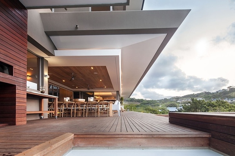 Albizia House by Metropole Architects