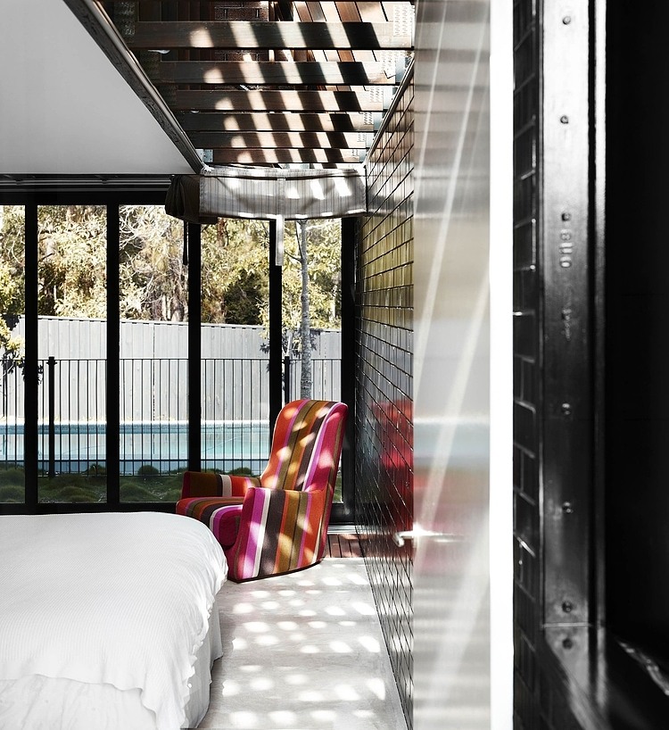 Bisley Beach House by James Russell Architect