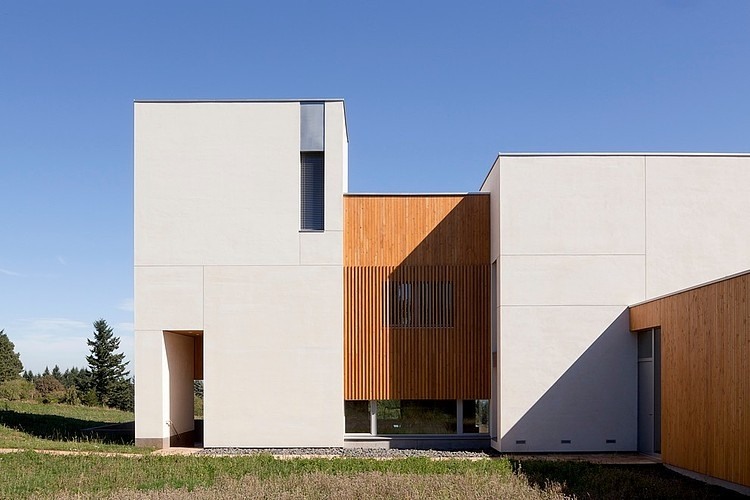 Karuna Residence by Hammer And Hand