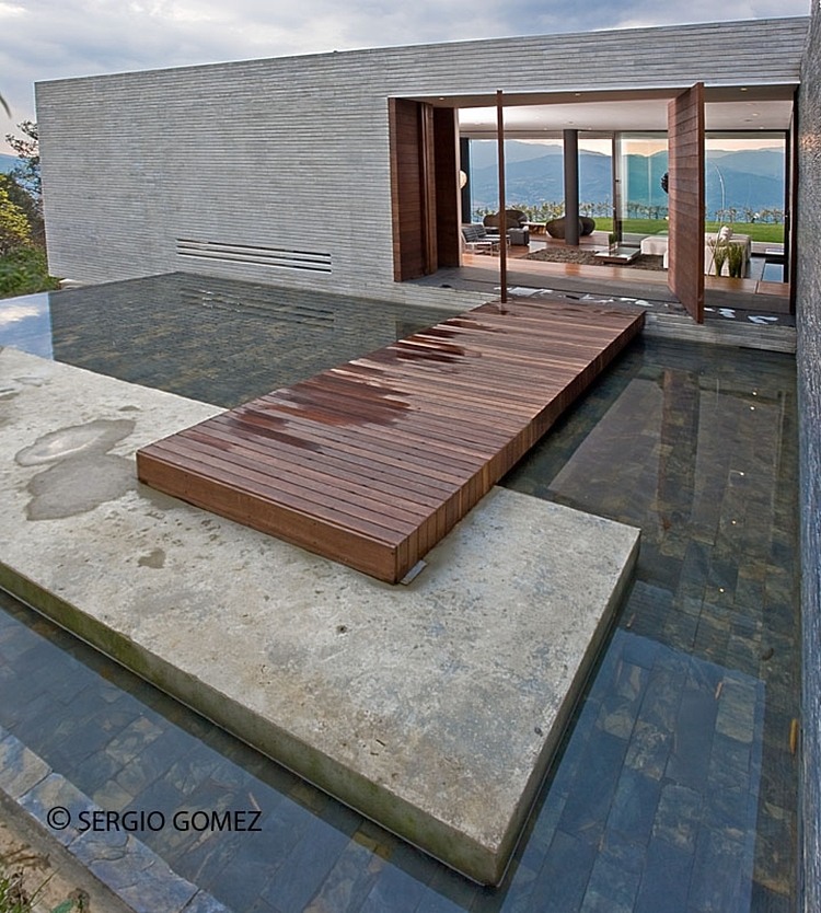 RV House by Alejandro Restrepo Montoya