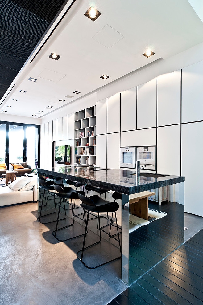 Terrace House in Singapore by Architology