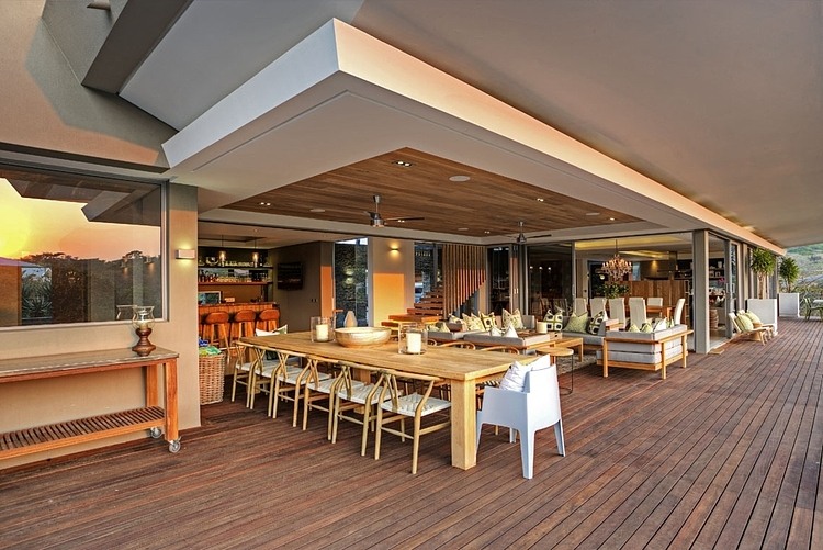 Albizia House by Metropole Architects