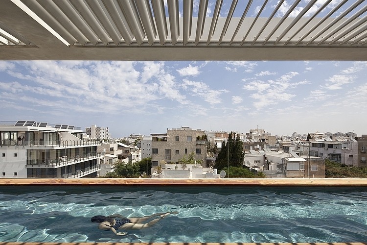 Tel Aviv Townhouse by Pitsou Kedem Architect