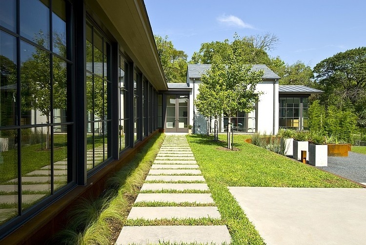Bluffview Project by Stocker Hoesterey Montenegro Architects