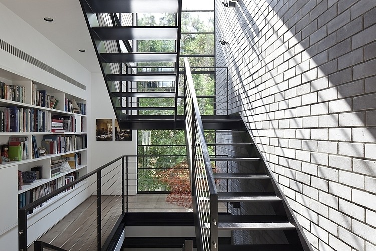 Tel Aviv Townhouse by Pitsou Kedem Architect