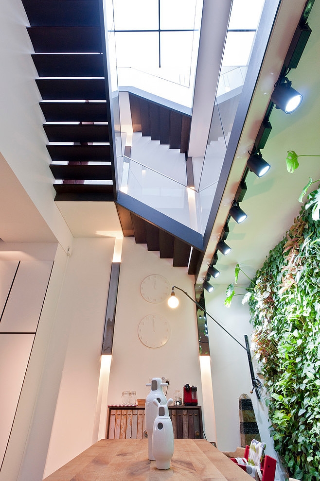 Terrace House in Singapore by Architology