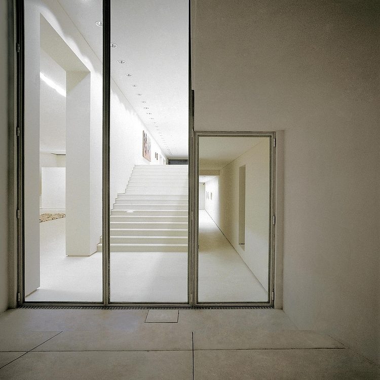 Galeria Mario Sequeira by Carvalho Araujo