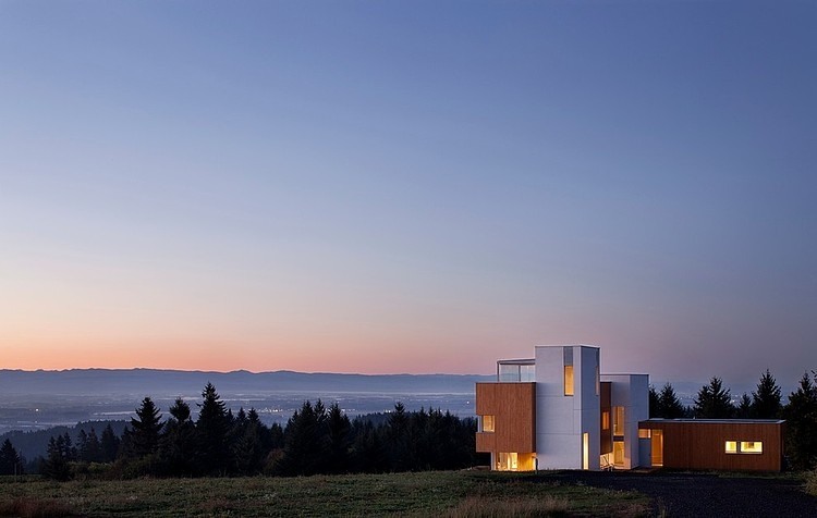 Karuna Residence by Hammer And Hand