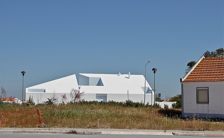 House in Possanco by ARX Arquitectos