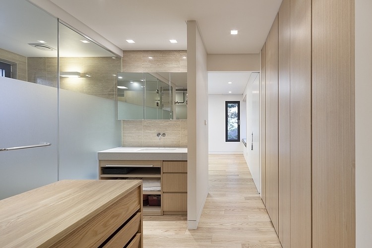 Courtyard House in Seoul by Min Soh