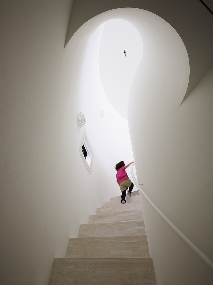 Light Stage House by Future Studio