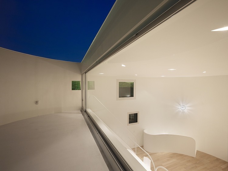 Light Stage House by Future Studio