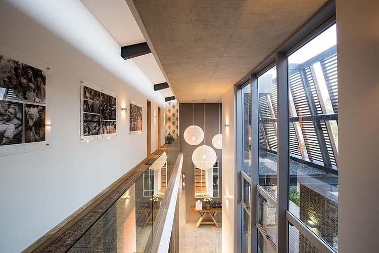 Albizia House by Metropole Architects