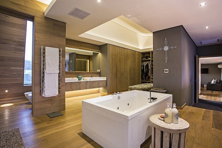 Albizia House by Metropole Architects