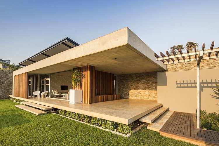 Albizia House by Metropole Architects