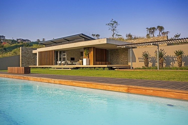 Albizia House by Metropole Architects