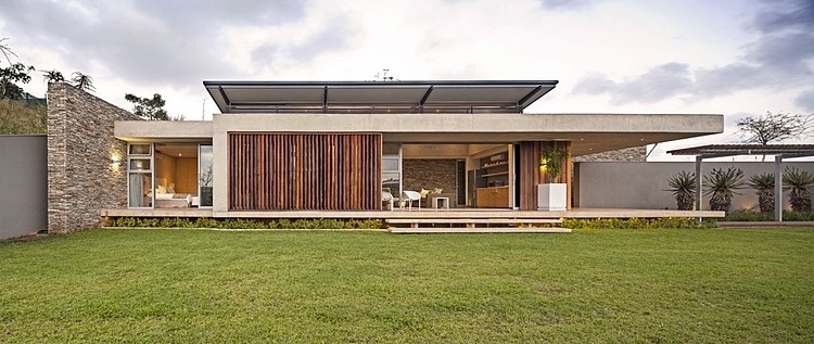 Albizia House by Metropole Architects