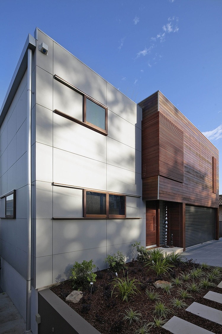 Tennyson Point Residence by CplusC Architectural Workshop